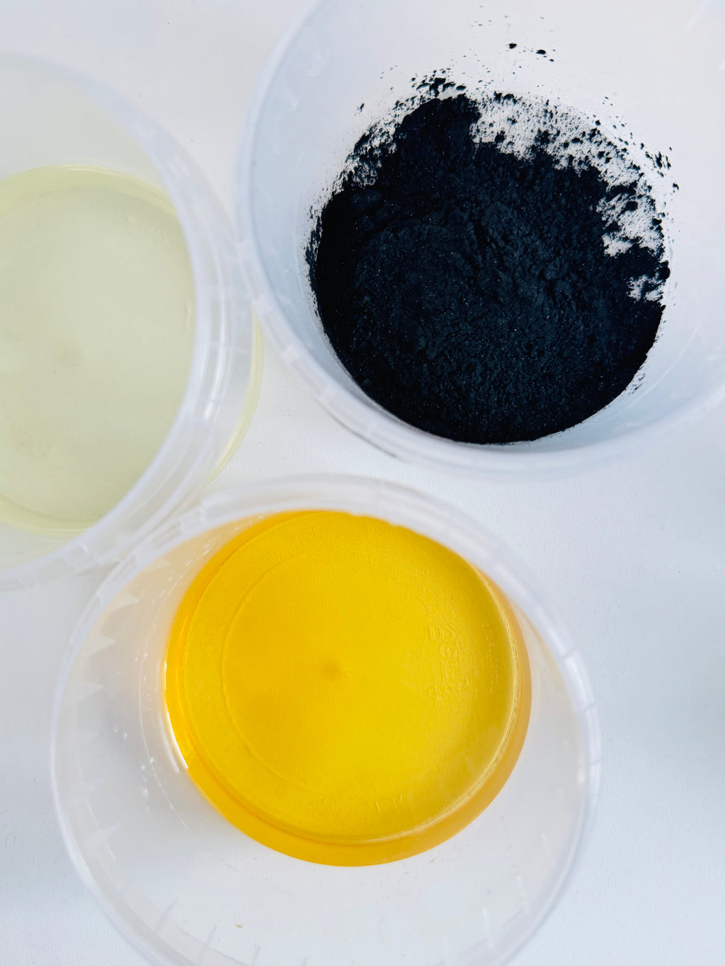 Active charcoal // peppermint shampoo bar